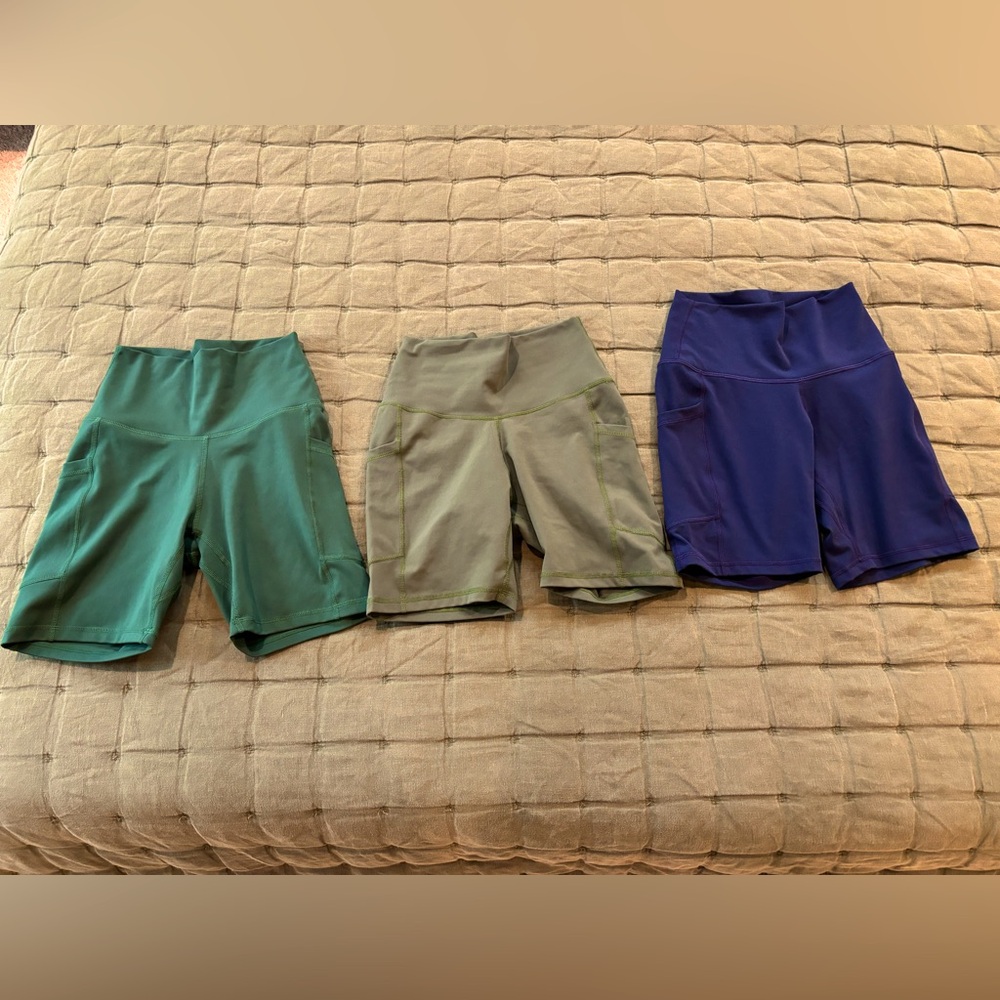 3 pairs Colorfulkoala 6” bike shorts, EUC, high waist, pockets. Green & blue